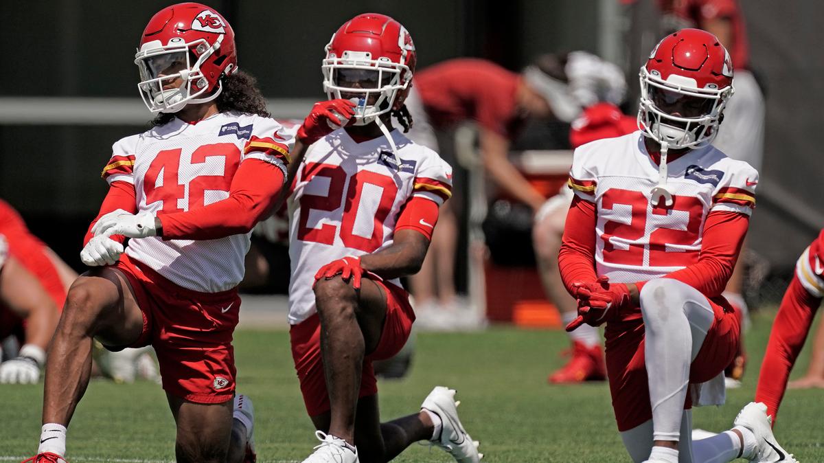 Kansas City Chiefs defensive back Devon Key (42), safety Justin Reid (20) and safety Juan Thornhill (22) stretch during the NFL football team’s organized team activities Thursday, June 9, 2022, in Kansas City, Mo. (AP Photo/Charlie Riedel)