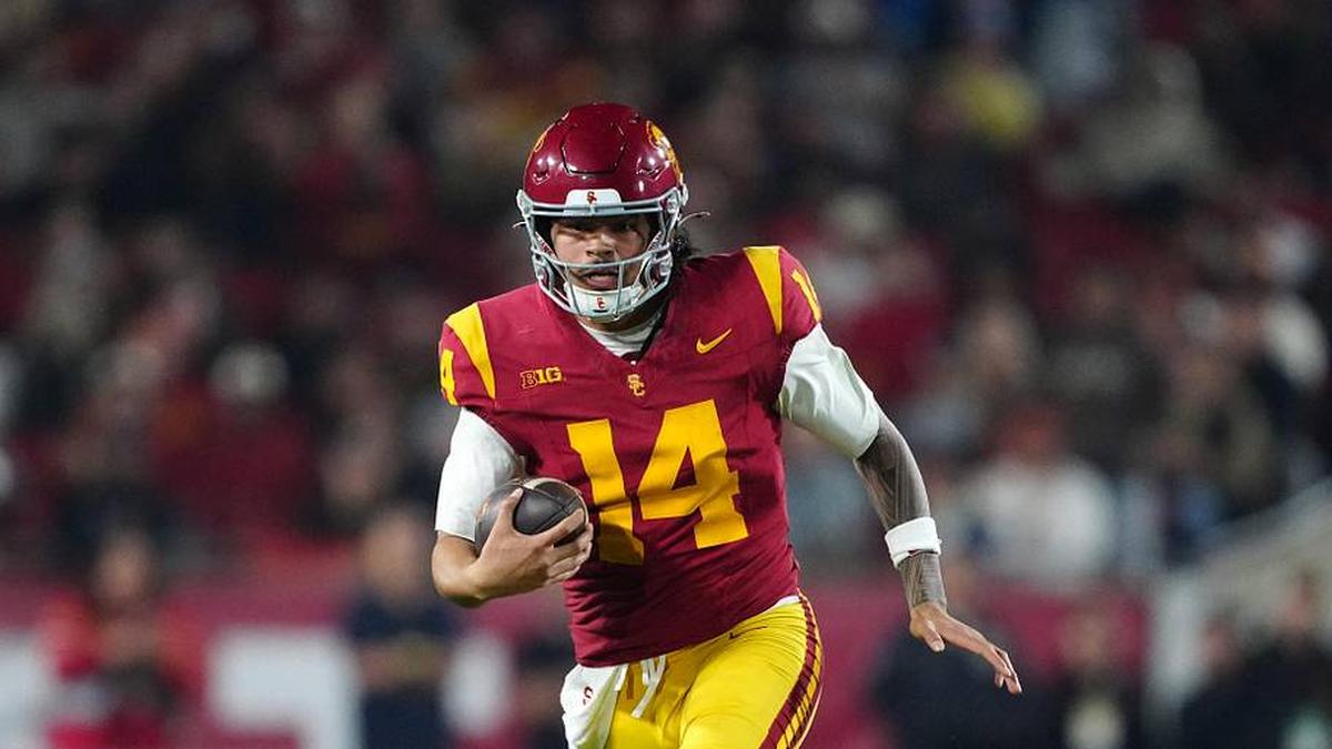  Nov 29, 2025; Los Angeles, California, USA; Southern California Trojans quarterback Jayden Maiava (14) carries the ball against the UCLA Bruins in the first half at United Airlines Field at Los Angeles Memorial Coliseum. Mandatory Credit: Kirby Lee-Imagn Images | Kirby Lee-Imagn Images 