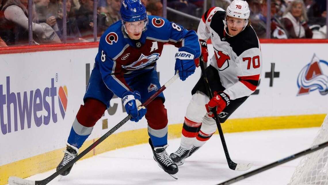 Avalanche use 4-goal third period to end Devils' 4-game win streak