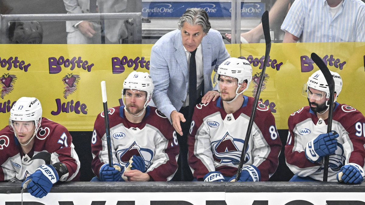 Nathan MacKinnon's huge night helps Avalanche shake off rough road trip to defeat Lightning, 6-3
