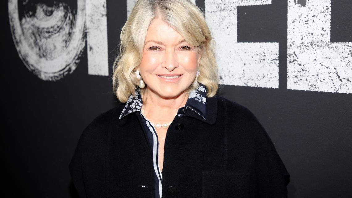 Martha Stewart Just Brought Back This Early-2000s Velvet Pants Style 