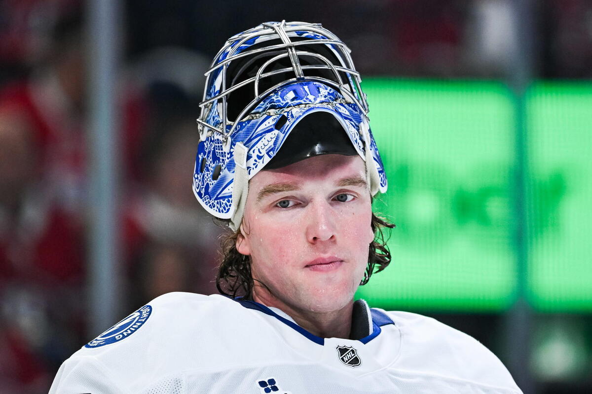  Lightning's Vasilevskiy Surprised By Police With Second-Career Vezina Trophy 