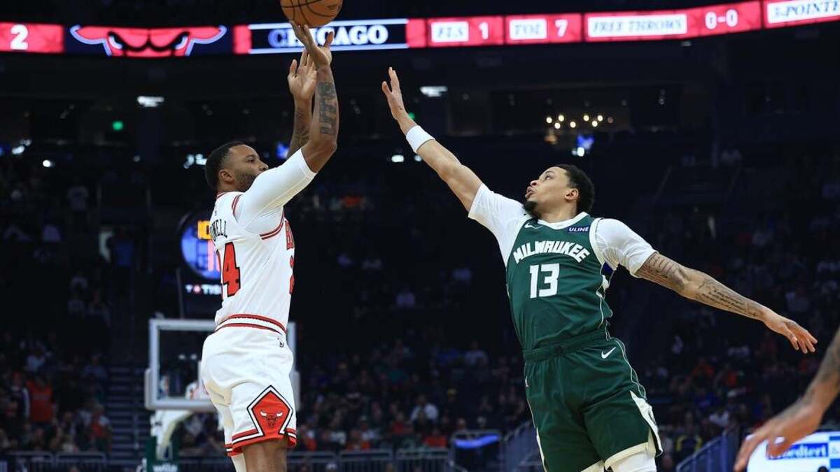 Bulls storm back from early deficit to beat Bucks | Miami Herald