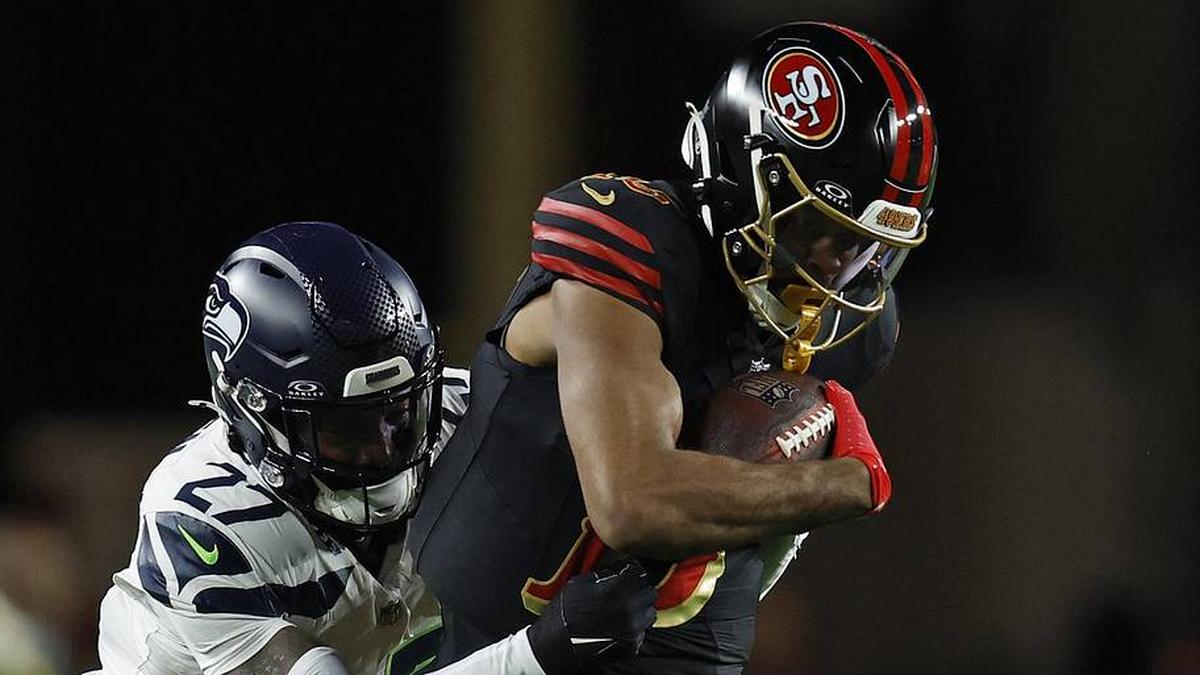  Jan 3, 2026; Santa Clara, California, USA; San Francisco 49ers wide receiver Jauan Jennings (15) makes a catch against Seattle Seahawks cornerback Riq Woolen (27) during the first half at Levi's Stadium. Mandatory Credit: Sergio Estrada-Imagn Images | Sergio Estrada-Imagn Images 