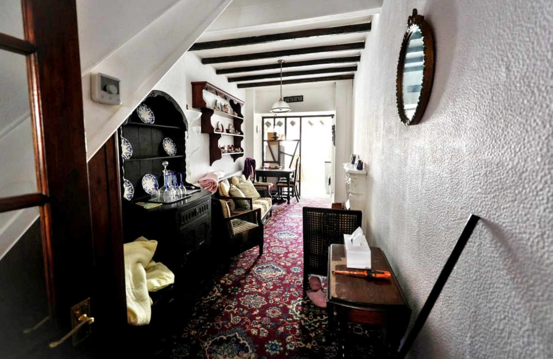  (Paul Fosh Auctions via SWNS) 