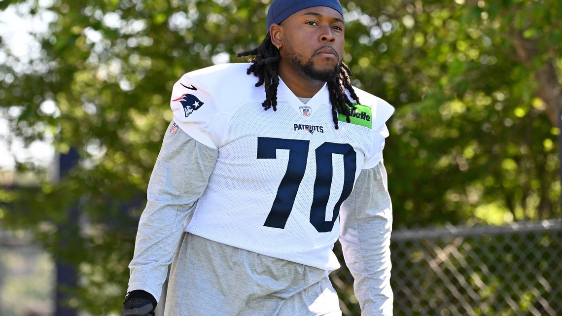 Dolphins Trade for Patriots Lineman Caedan Wallace as O-Line Injuries Mount 