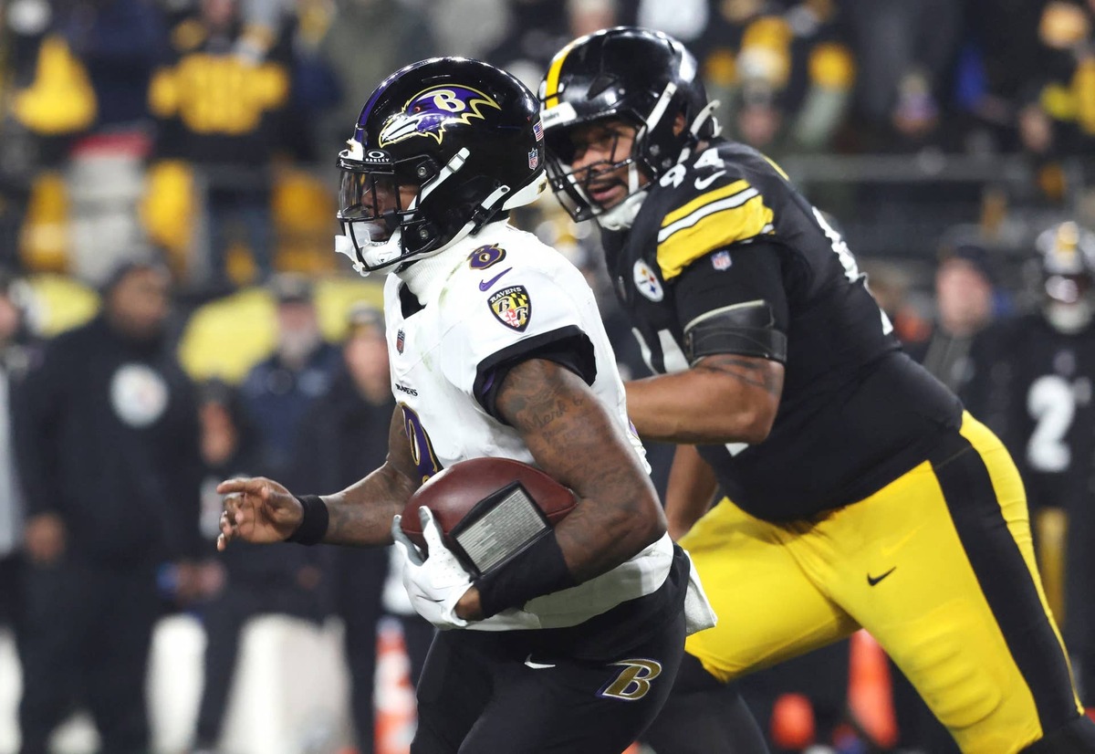  Jan 4, 2026; Pittsburgh, Pennsylvania, USA; Baltimore Ravens quarterback Lamar Jackson (8) rushes the ball past Pittsburgh Steelers defensive end Yahya Black (94) during the first half at Acrisure Stadium. Mandatory Credit: Charles LeClaire-Imagn Images reuters.com,2026:newsml_MT1USATODAY27934731:722541728