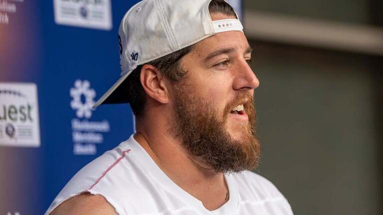 Report: Patriots sign veteran G Greg Van Roten 