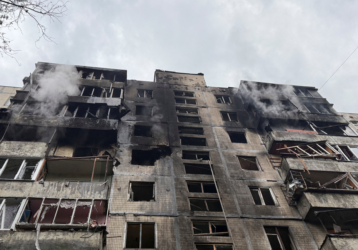 An apartment building hit during a Russian missile and drone strikes, amid Russia’s attack on Ukraine, in Kyiv, Ukraine June 15, 2026. Picture taken with a mobile phone. REUTERS/Stringer
