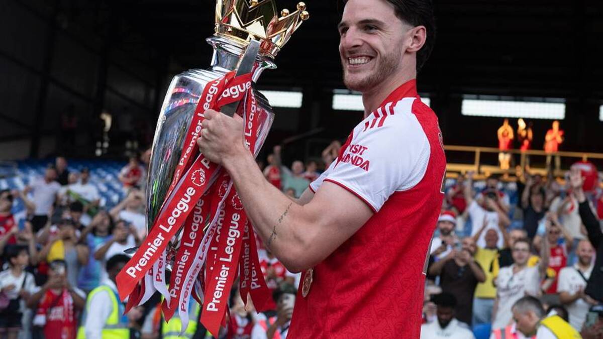  Declan Rice got his hands on the Premier League title. | Visionhaus/Getty Images 