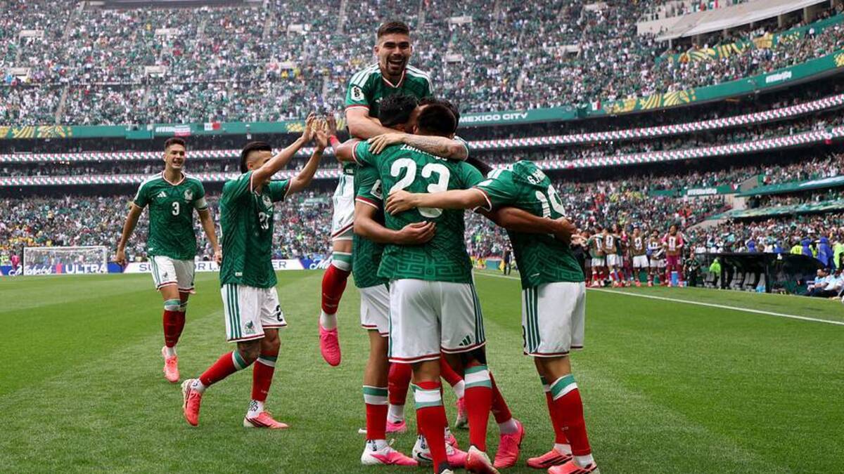  Mexico grows much stronger at the Azteca. | Carl Recine/Getty Images 