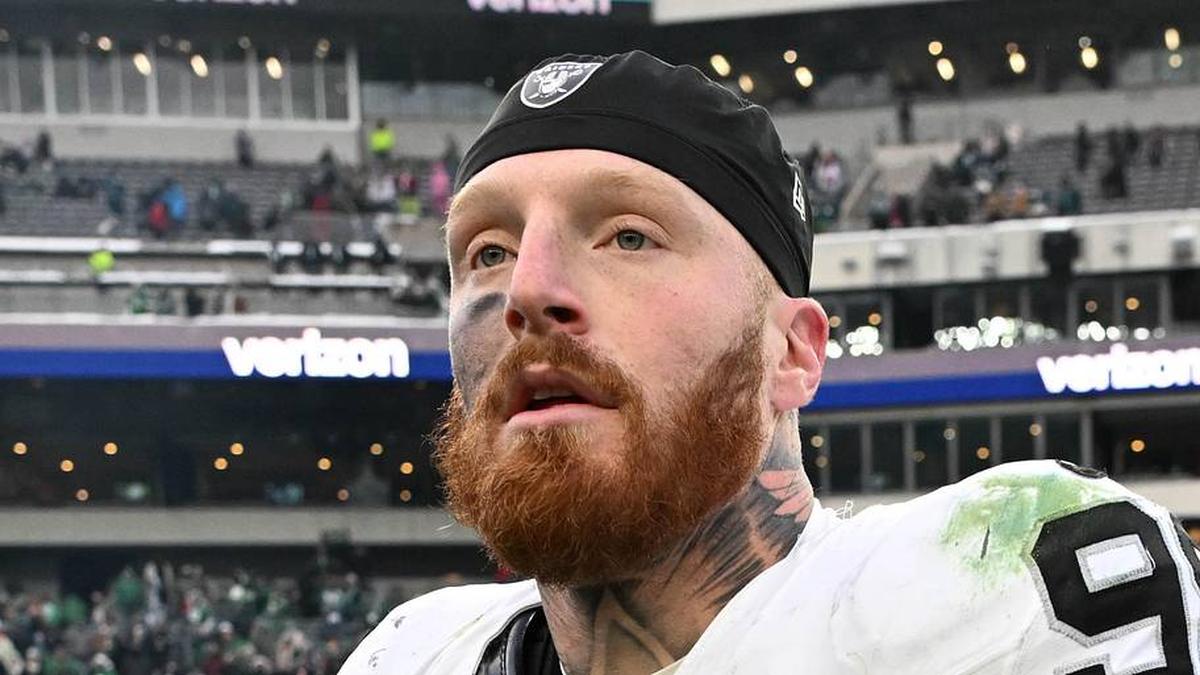  Dec 14, 2025; Philadelphia, Pennsylvania, USA; Las Vegas Raiders defensive end Maxx Crosby (98) on the field after loss to the Philadelphia Eagles at Lincoln Financial Field. Mandatory Credit: Eric Hartline-Imagn Images | Eric Hartline-Imagn Images 