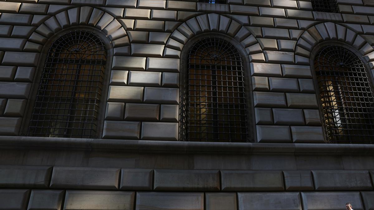 People walk by the Federal Reserve Bank of New York in the financial district of New York City, U.S., June 14, 2023.  REUTERS/Shannon Stapleton/File Photo