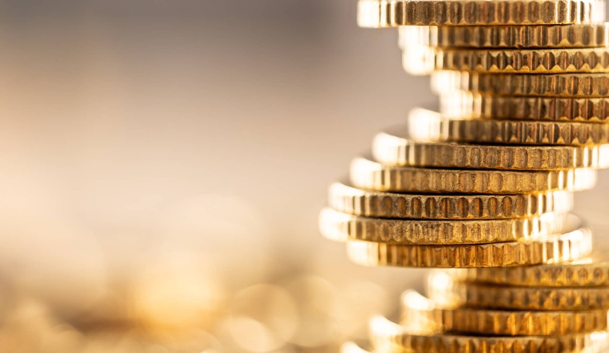  Veteran strategist Ed Yardeni identifies $4,000 as gold's next major support level after breakdown 