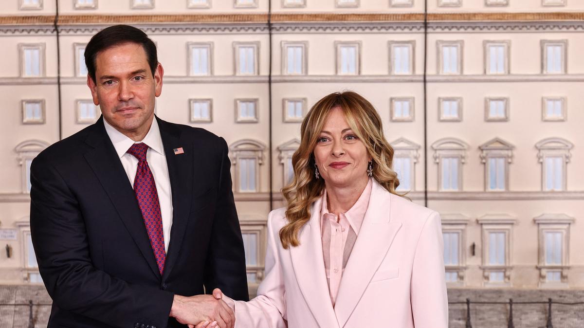 Italian Prime Minister Giorgia Meloni shakes hands with U.S. Secretary of State Marco Rubio at Chigi Palace, in Rome, Italy, May 8, 2026. REUTERS/Matteo Minnella