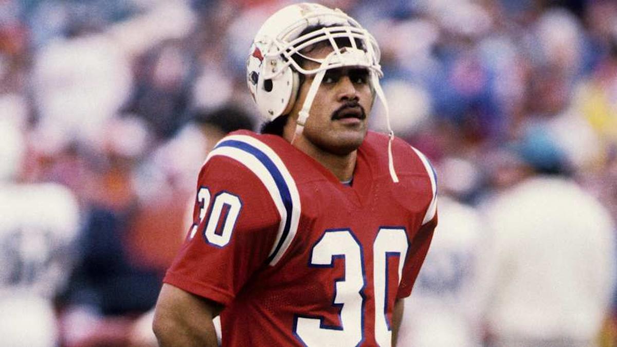  Jan 12, 1986; Miami, FL, USA; New England Patriots running back Mosi Tatupu (30) against the Miami Dolphins during the 1985 AFC Championship at the Orange Bowl. Mandatory Credit: Imagn Images | RVR Photos-Imagn Images 