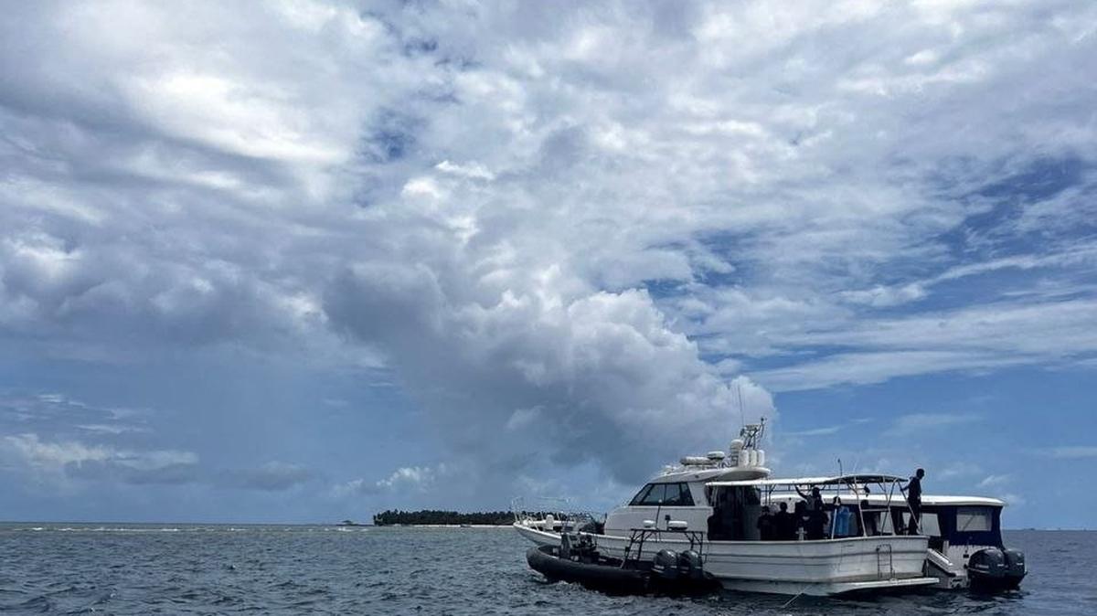 Rescue personnel and divers take part in a recovery operation for last two bodies of Italian scuba divers who died in an accident in underwater caves near Vaavu Atoll, Maldives, in this handout photo released on May 20, 2026. Maldives President’s Office/ Handout via REUTERS