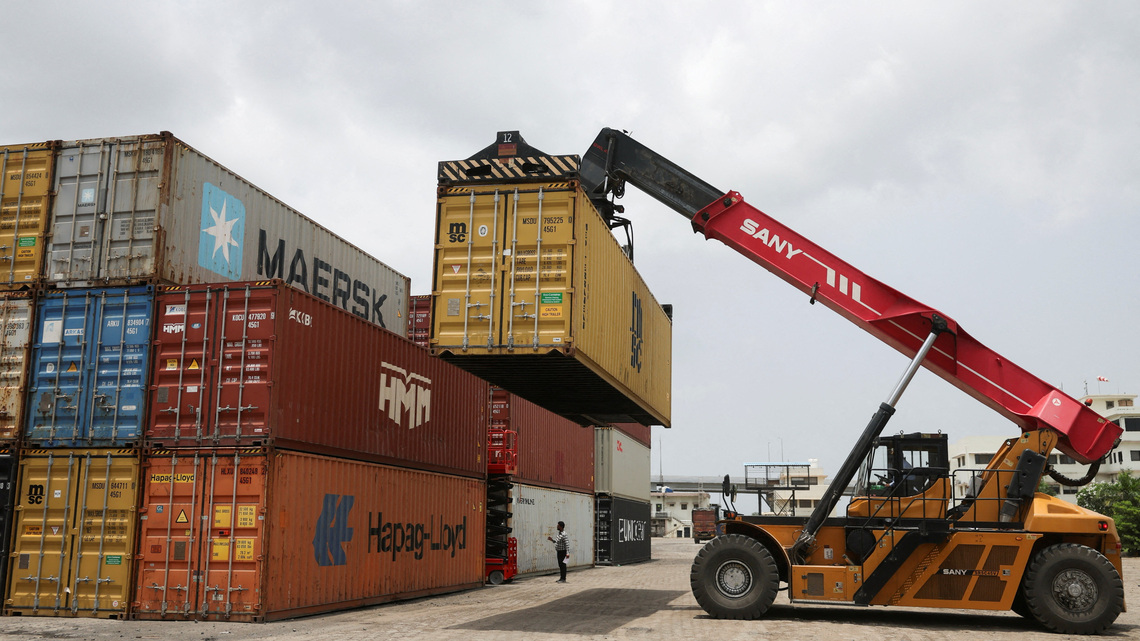 India economic growth to slow sharply as weak investment, oil shock weigh: Reuters poll 
