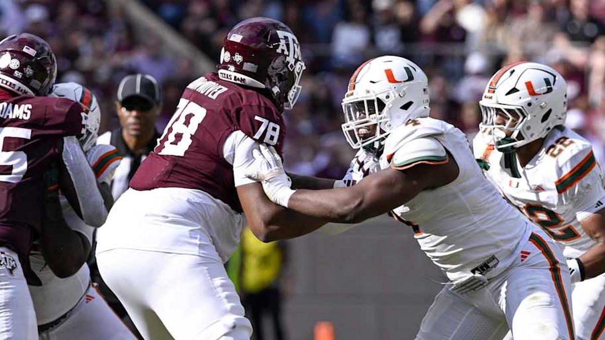  Dec 20, 2025; College Station, TX, USA; Texas A&M Aggies offensive lineman Dametrious Crownover (78) blocks Miami Hurricanes defensive lineman Rueben Bain Jr. (4) during the game between the Aggies and the Hurricanes at Kyle Field. Mandatory Credit: Jerome Miron-Imagn Images | Jerome Miron-Imagn Images 