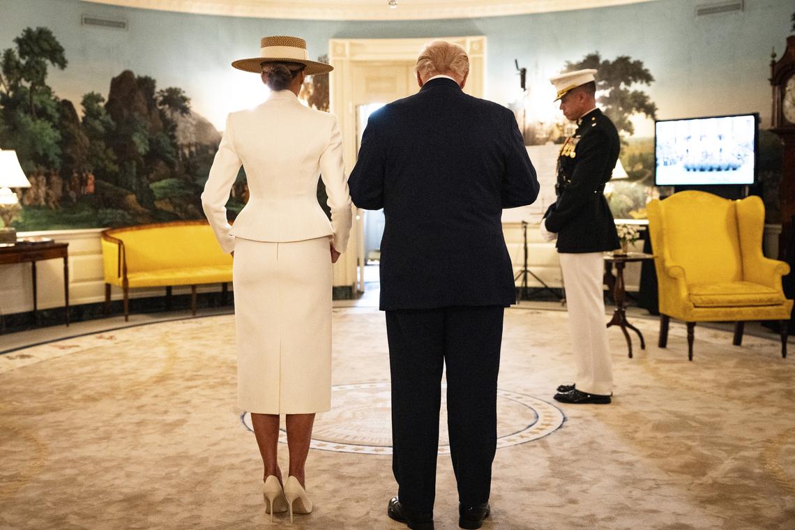 First lady Melania Trump and President Donald Trump wait to greet King Charles III and Queen Camilla during an arrival ceremony on the South Lawn of the White House in Washington, on Tuesday, April 28, 2026. (Haiyun Jiang/The New York Times)