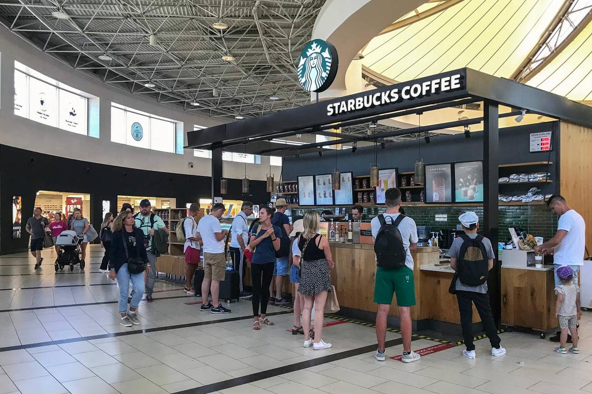  Starbucks beat earnings expectations in Q2. 
