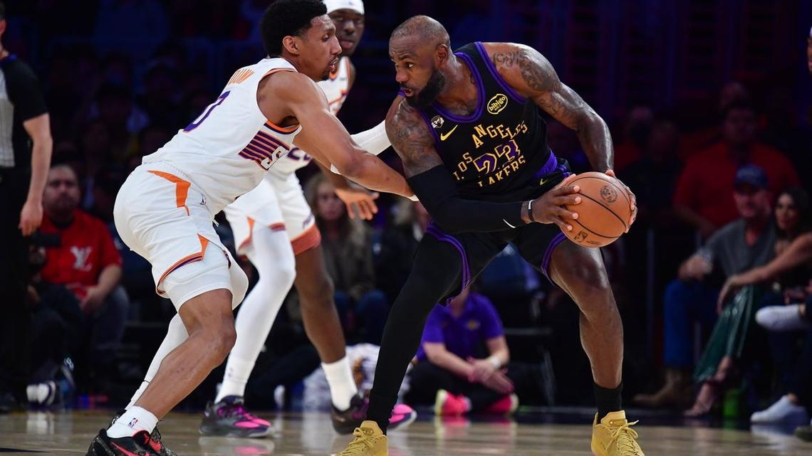 LeBron James reaches 12K assists as Lakers crush Suns 