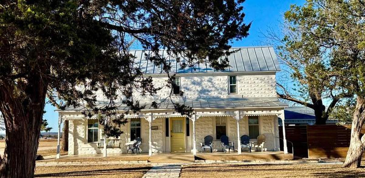  The almost ten-acre Behrends Family Homestead offers four separate guesthouses with private hot-tub courtyards in addition to the classic two-story inn. Photo credit: Christine Tibbetts 