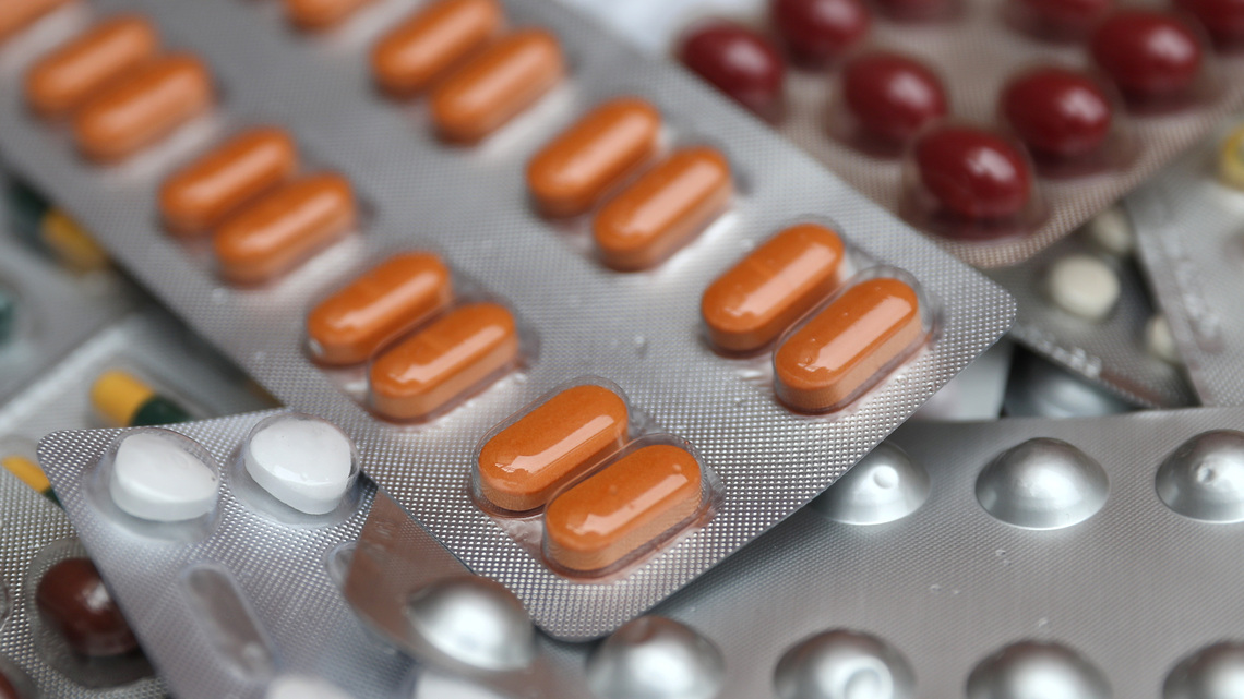 Sandoz to license three biosimilar drugs from Shanghai Henlius Biotech 