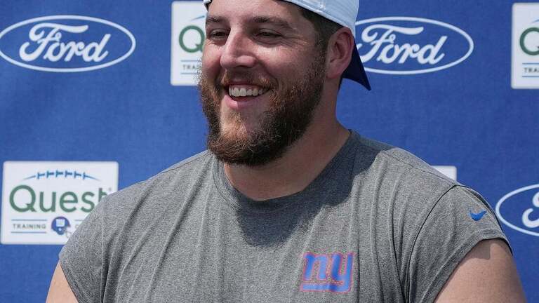 Report: Patriots working out veteran G Greg Van Roten 