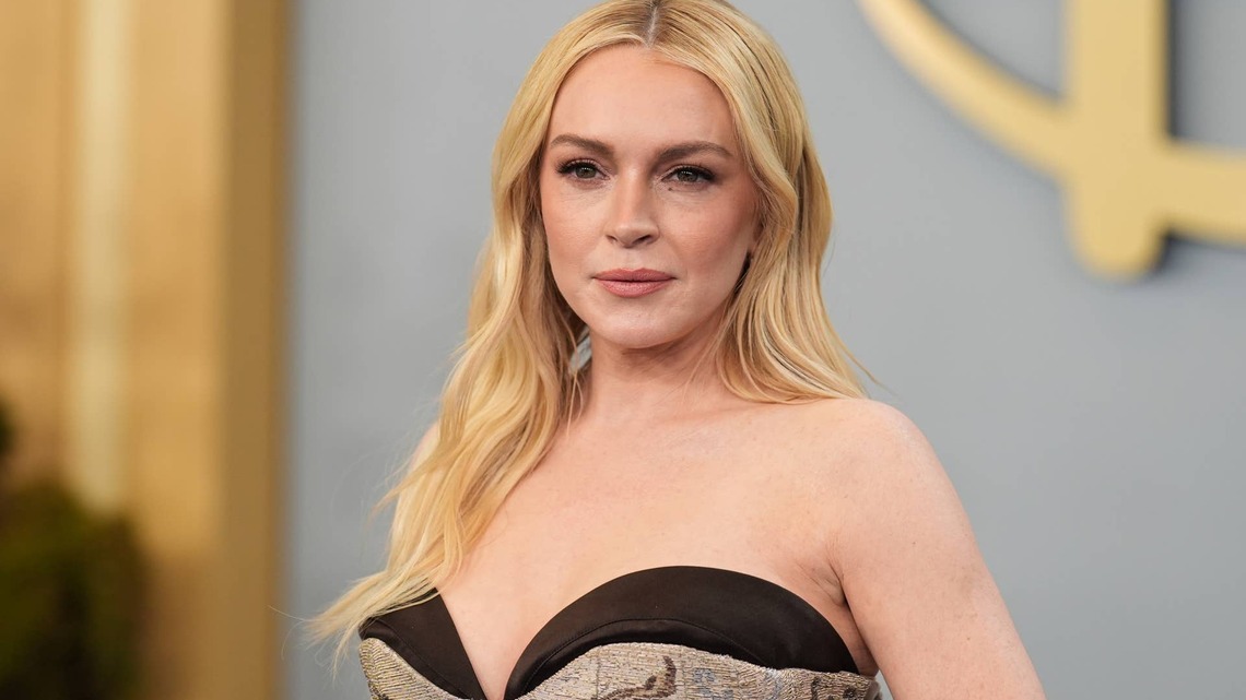 Must Read: Lindsay Lohan to Enter Celebrity Beauty Market, U.S. Retail Sales Fell in July 