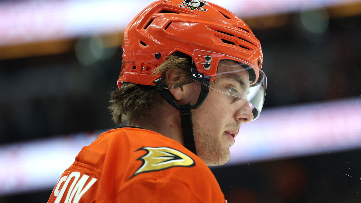Leo Carlsson (91) of the Anaheim Ducks looks on during the first period of a game against the Nashville Predators at Honda Center on April 7, 2026, in Anaheim, Calif. (Sean M. Haffey/Getty Images/TNS)