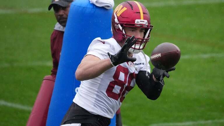 Reports: Eagles reunite with TE Zach Ertz after Dallas Goedert's MCL sprain 