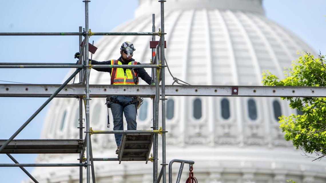 Congress searches for path on surveillance authority renewal 