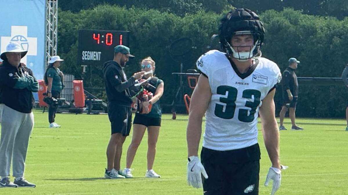  Cooper DeJean gets ready for a punt return drill during Day 6 of Eagles training camp. | Ed Kracz/Eagles on S 