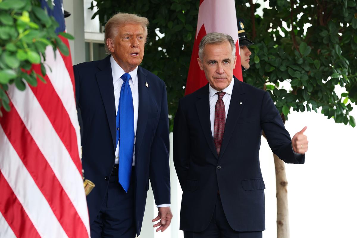  President Donald Trump and Canadian Prime Minister Mark Carney meet at the White House on October 7, 2025, in Washington, D.C. 