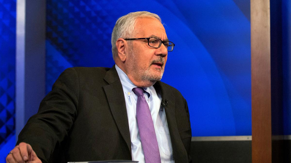 FILE PHOTO: Former U.S. Representative Barney Frank (D-MA) appears on the Fox News Channel "The O'Reilly Factor" in New York March 17, 2015. REUTERS/Brendan McDermid/File Photo
