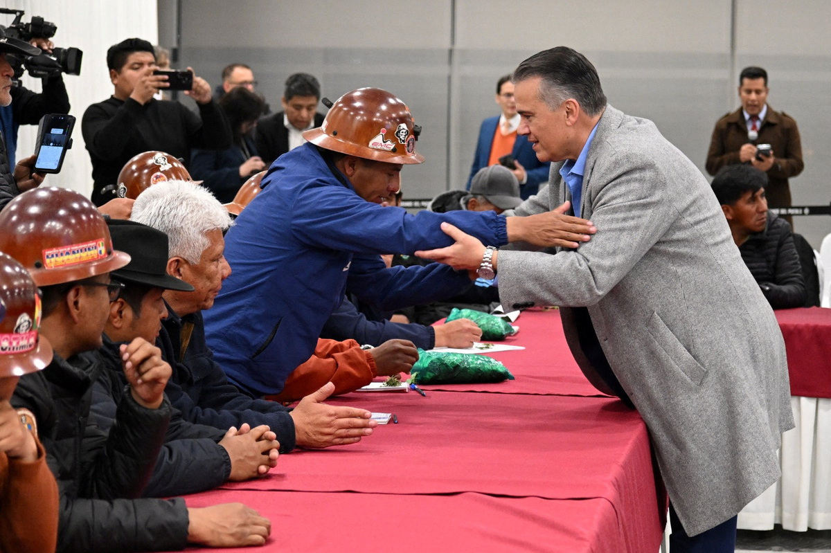 Bolivian Defense Minister Ernesto Justiniano greets a member of the Bolivian Workers' Confederation (COB) on the day Bolivia's President Rodrigo Paz signs an agreement with the COB union after 50 days of anti-government protests, a step toward resolving a conflict that has paralyzed the country, in La Paz, Bolivia, June 19, 2026. REUTERS/Presidencia de Bolivia/Handout via REUTERS