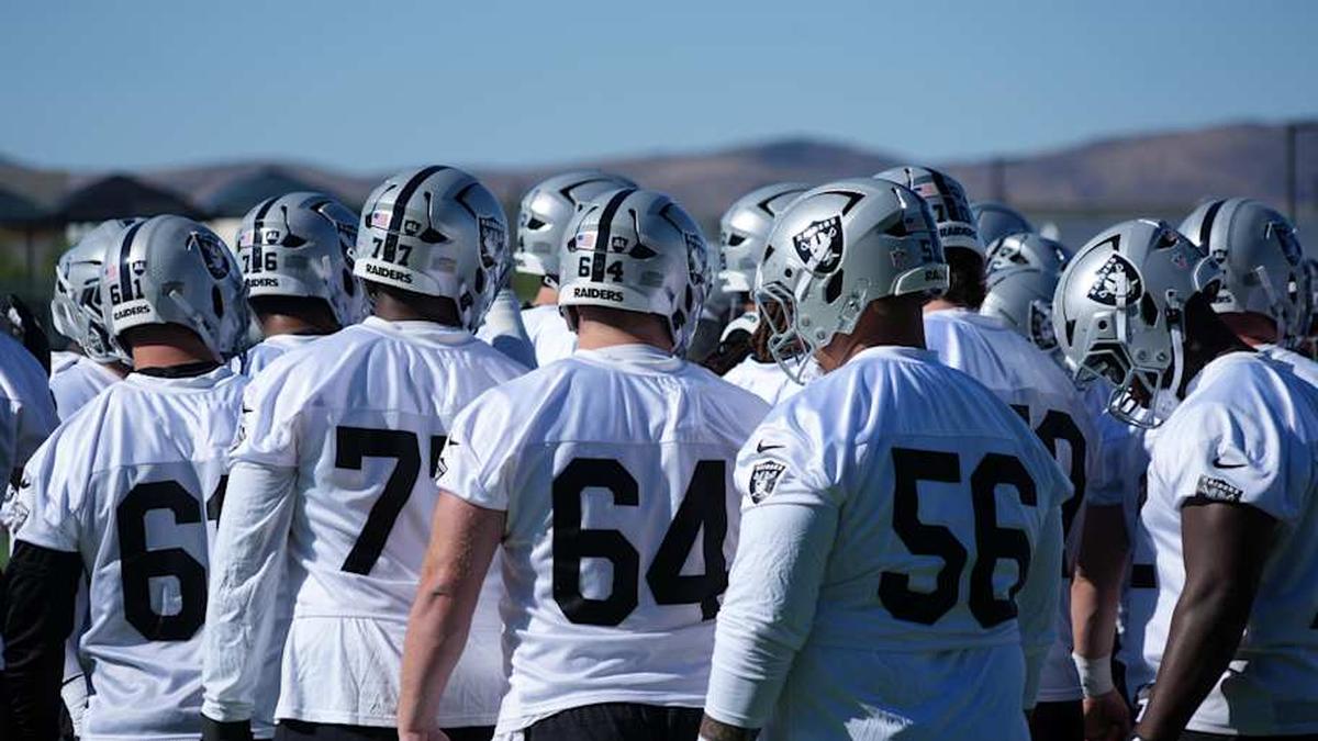  Jul 24, 2025; Henderson, NV, USA; Las Vegas Raiders players huddle during training camp at the Intermountain Healthcare Performance Center. Mandatory Credit: Kirby Lee-Imagn Images | Kirby Lee-Imagn Images 