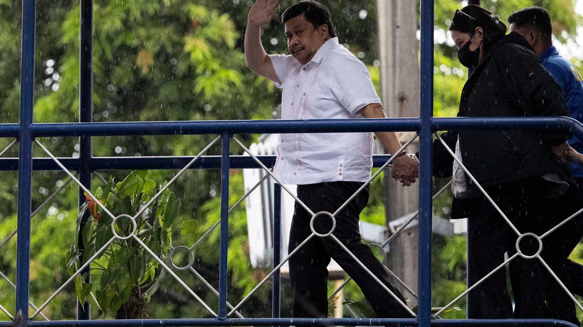 Philippine senator Estrada surrenders over graft case