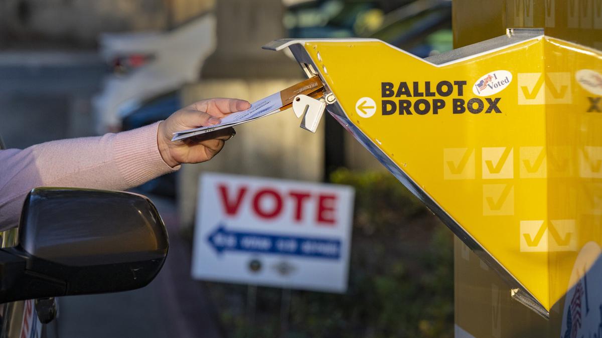 Veterans to serve as poll workers in Georgia this year. (Mark Rightmire/Orange County Register/TNS)