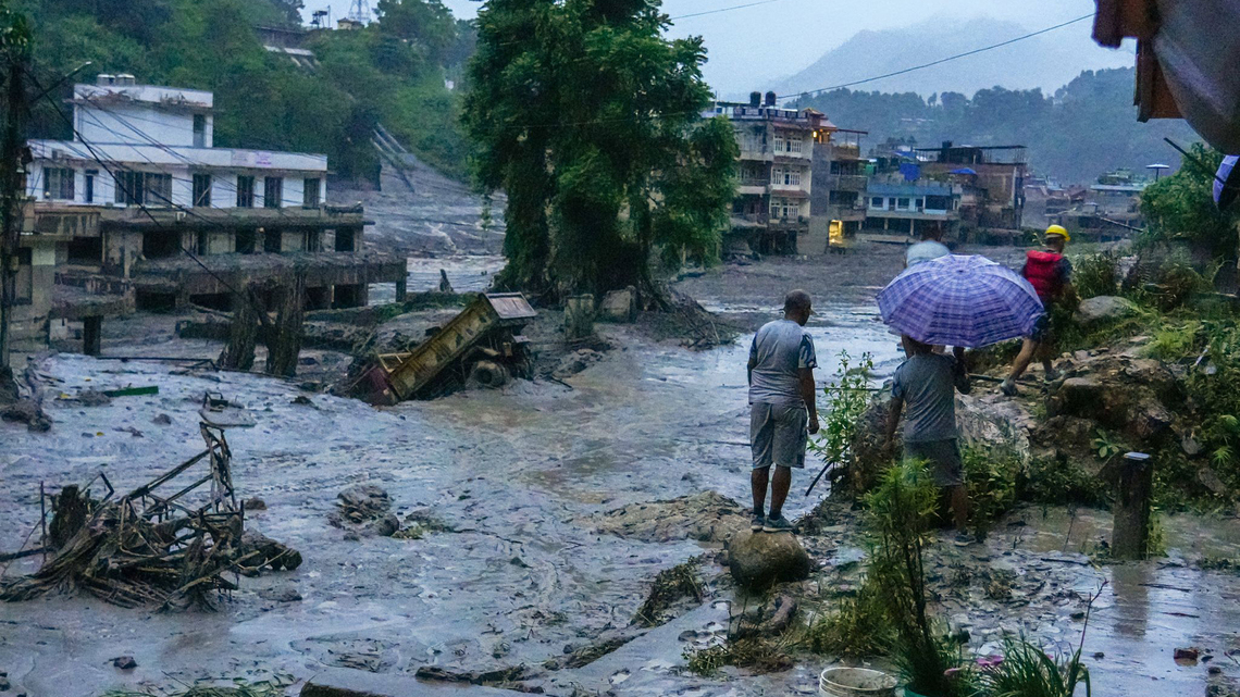 Death toll from Nepal-China flash floods jumps to 472 