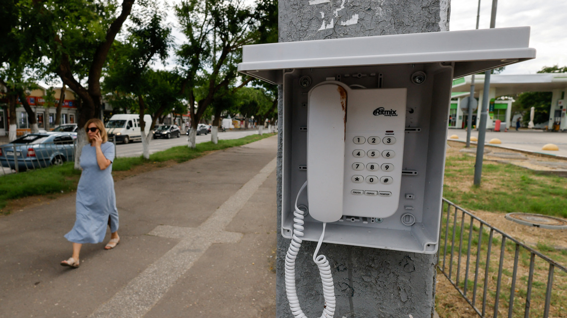 Crimea brings back public street phones for emergency calls 