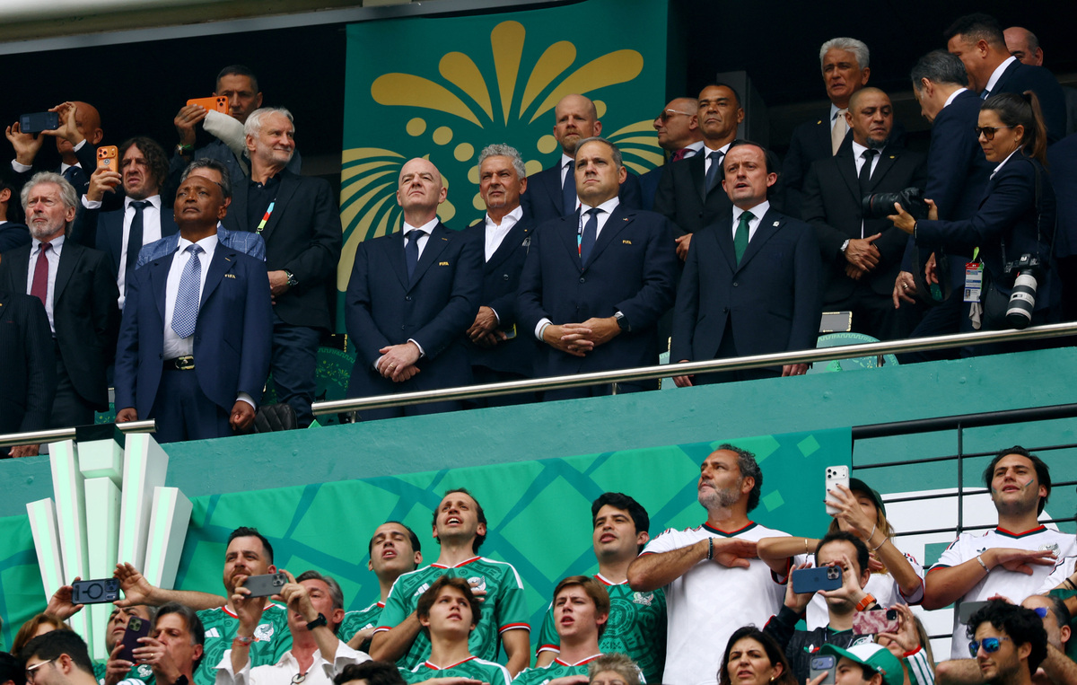 Soccer Football - FIFA World Cup 2026 - Group A - Mexico v South Africa - Estadio Azteca, Mexico City, Mexico - June 11, 2026 FIFA President Gianni Infantino, FIFA Vice President Victor Montagliani and Mexican Football Federation President Mikel Arriola in the stands before the match REUTERS/Pawel Kopczynski