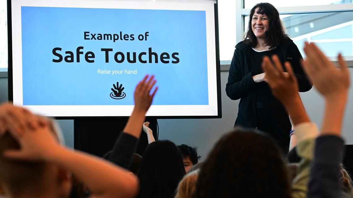 Katrina Morman of SungateKids presents to third-graders about child abuse and sexual abuse, how to recognize it and who to report it to, at Woodland Elementary School in Aurora, Colo., on Dec. 5, 2024. (Hyoung Chang/The Denver Post/TNS)