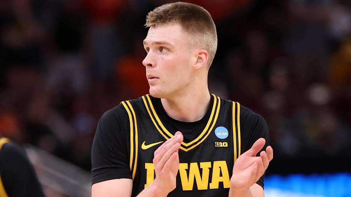  Mar 28, 2026; Houston, TX, USA; Iowa Hawkeyes guard Bennett Stirtz (14) reacts in the first half against the Illinois Fighting Illini during an Elite Eight game of the South Regional of the men's 2026 NCAA Tournament at Toyota Center. | Troy Taormina-Imagn Images 