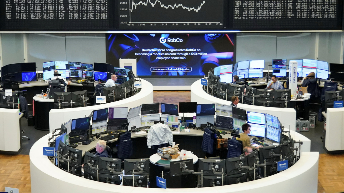 European shares close lower as banks drop to 3-month lows, oil prices ...