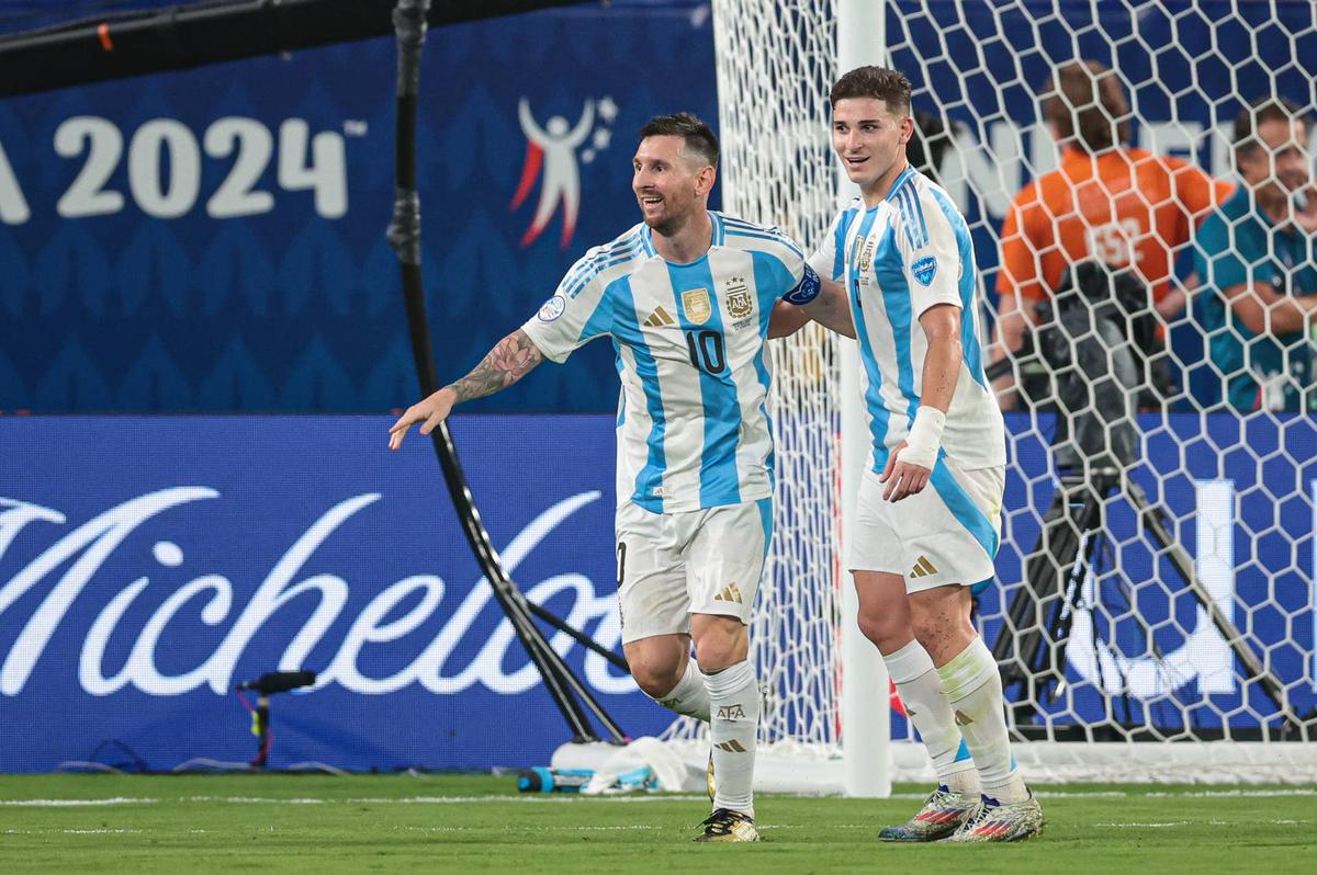  Argentina forward Lionel Messi (10) celebrates his goal with forward Julian Alvarez Vincent Carchietta-Imagn Images