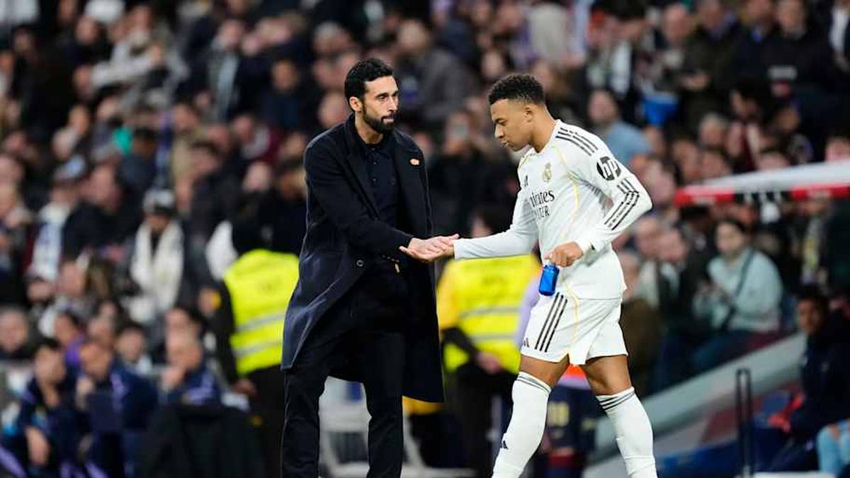  Álvaro Arbeloa (left) already has experience dealing without Mbappé. | Jose Breton/Pics Action/NurPhoto/Getty Images 
