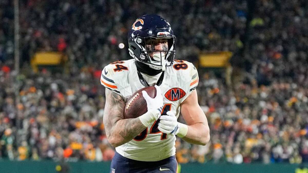  Bears tight end Colston Loveland was magical down the stretch last season in wins against the Bengals and the Packers. | Jeff Hanisch-Imagn Images 