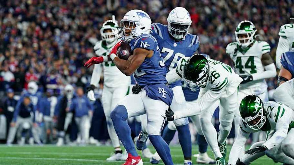  Nov 13, 2025; Foxborough, Massachusetts, USA; New England Patriots running back TreVeyon Henderson (32) celebrates after scoring a touchdown during the second half against the New York Jets at Gillette Stadium. Mandatory Credit: David Butler II-Imagn Images | David Butler II-Imagn Images 